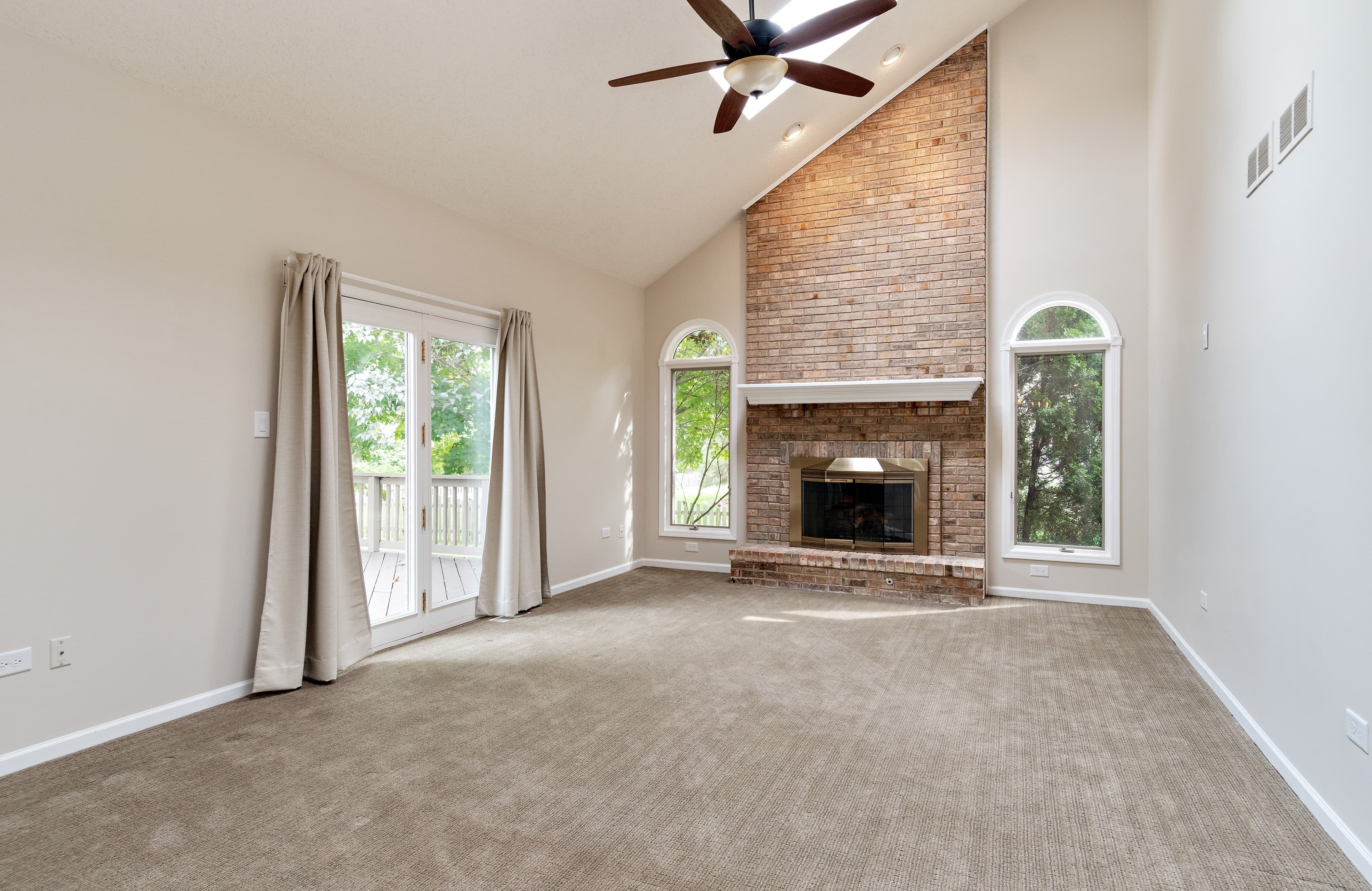 Empty room before virtual staging